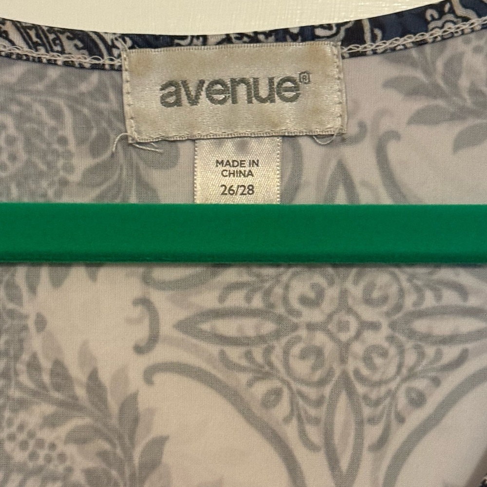 Avenue Elegant Gray Floral Blouse